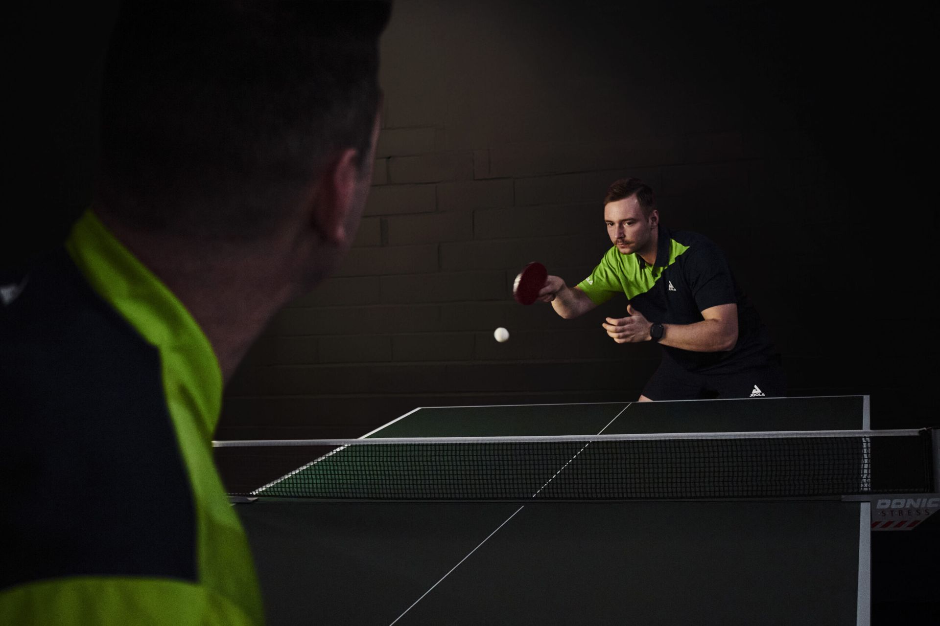 Spieler der TTG 64 Boxberg beim Return am Tisch